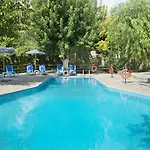 Bay Aparthotel Kotronas