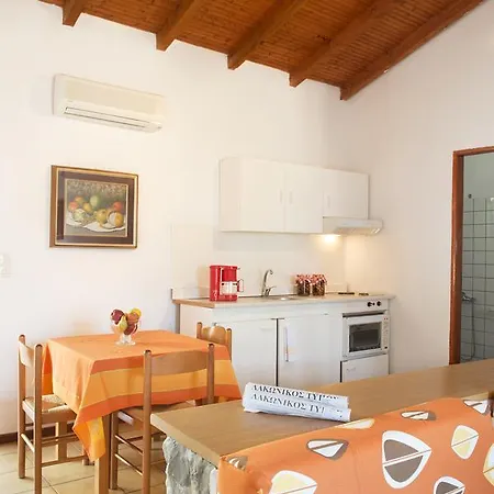 Ξενοδοχείο με διαμερίσματα Bay Κότρωνας